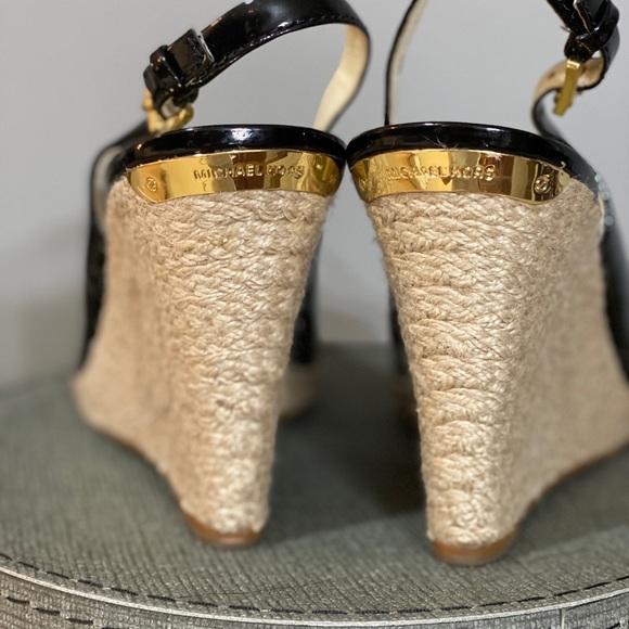 Michael Kors peep toe platform sandals - Picture 2 of 3